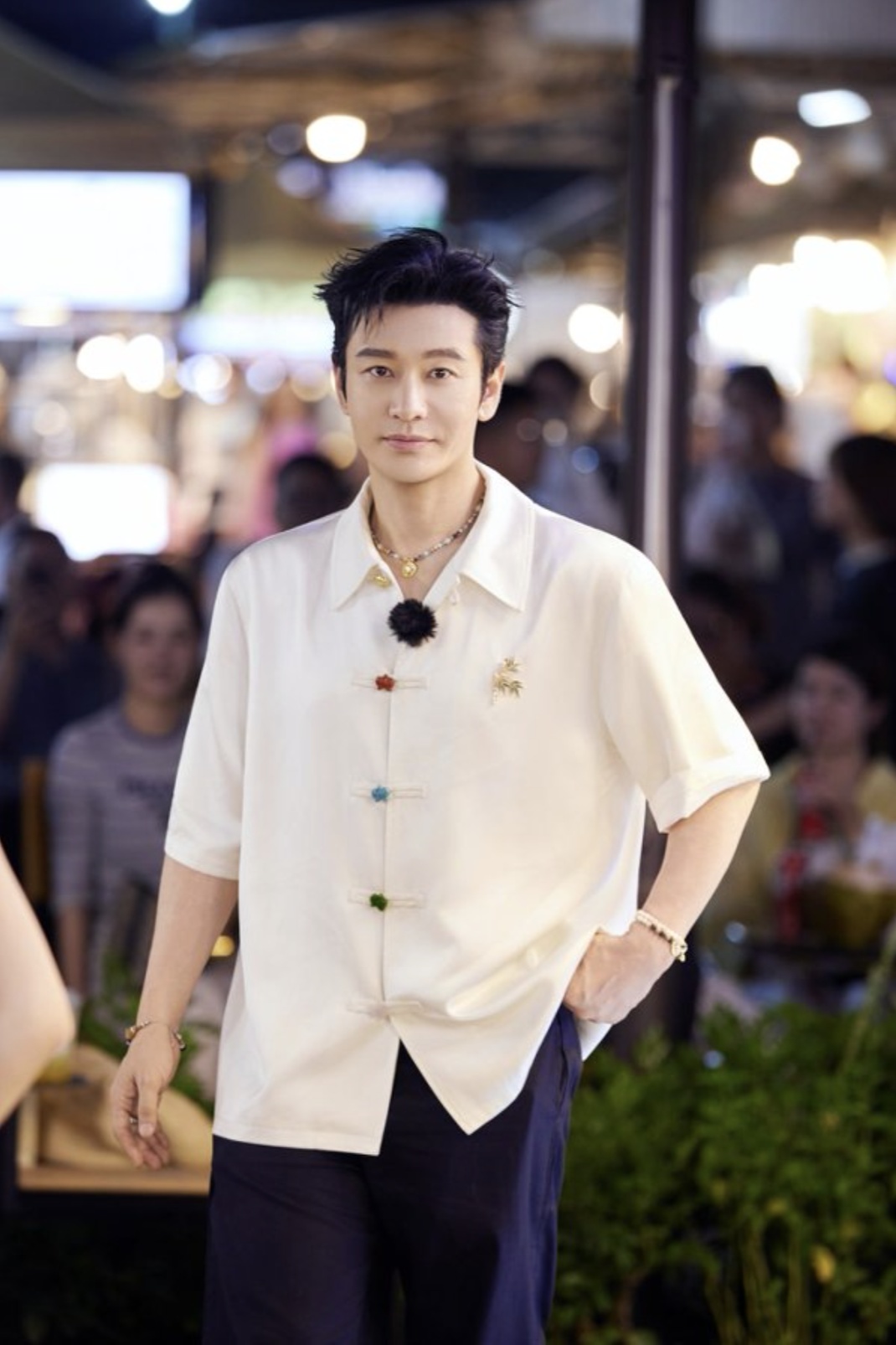 黄晓明谈十年人生起落：“生活中的我一点也不霸道”