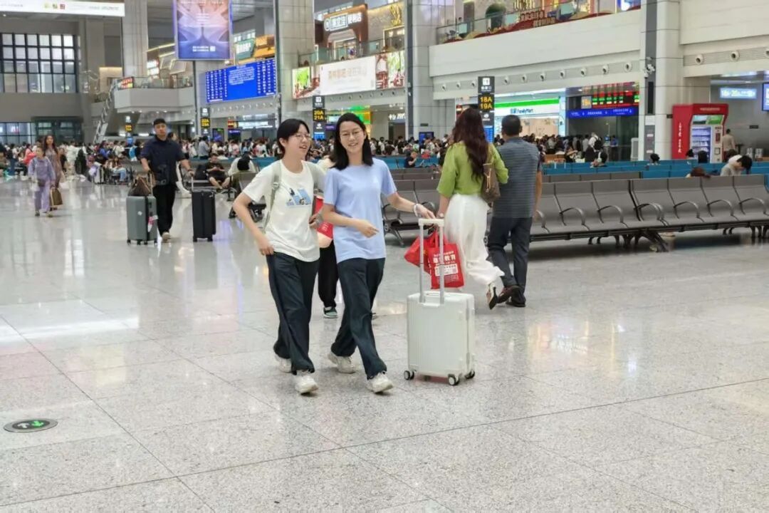 7月1日起重庆火车站将实行新列车运行图，新增至西安东的动车组列车