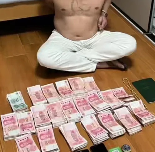 广东缉毒警察讲述抓捕现场：毒贩驾车撞开警方车辆，扔下500多万元就跑