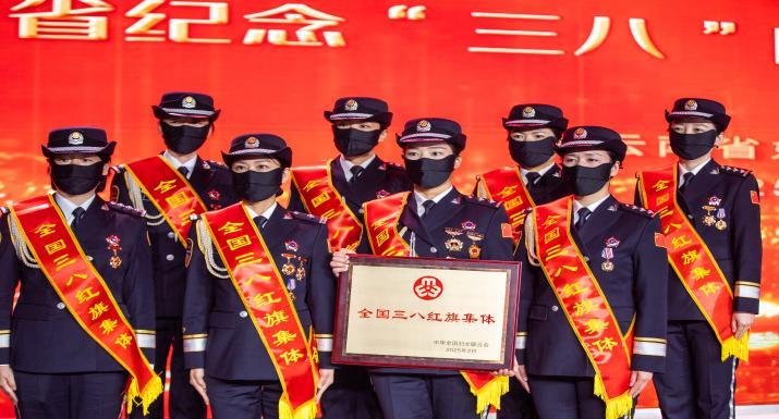 这群女警，为何没有一张正脸照片？