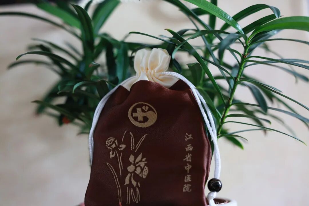 蚊子正在吸血，到底能不能一巴掌拍死？