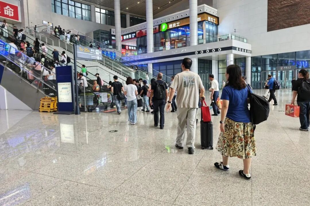 7月1日起重庆火车站将实行新列车运行图，新增至西安东的动车组列车