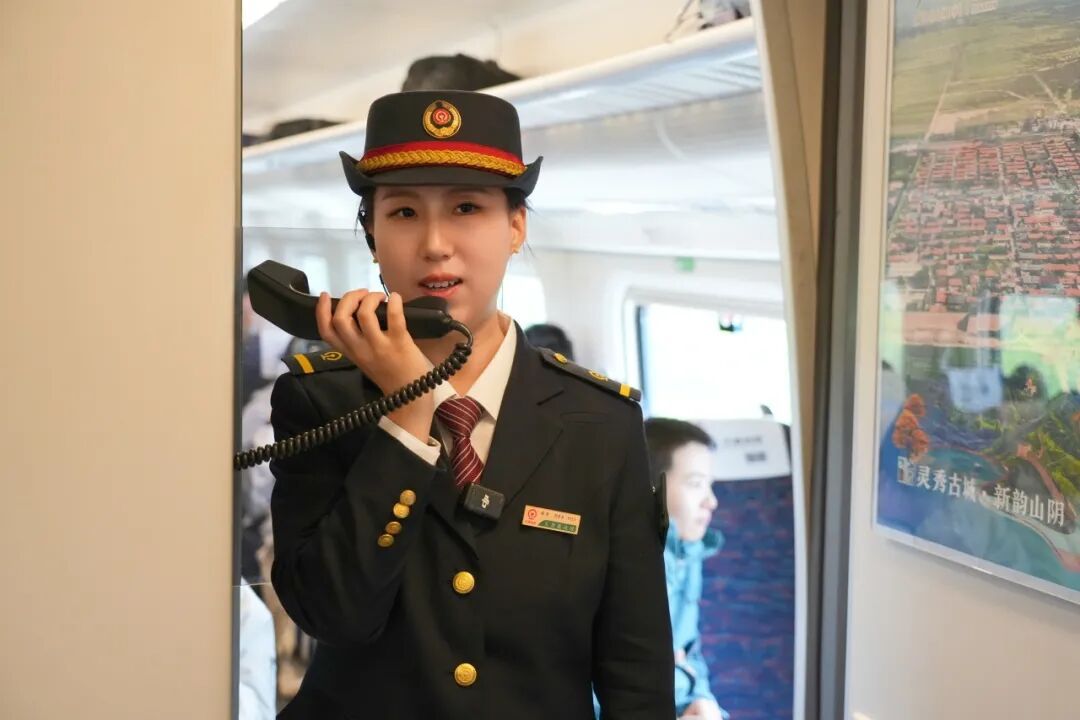 会6门外语，还有手语！这位列车长怎么做到的？