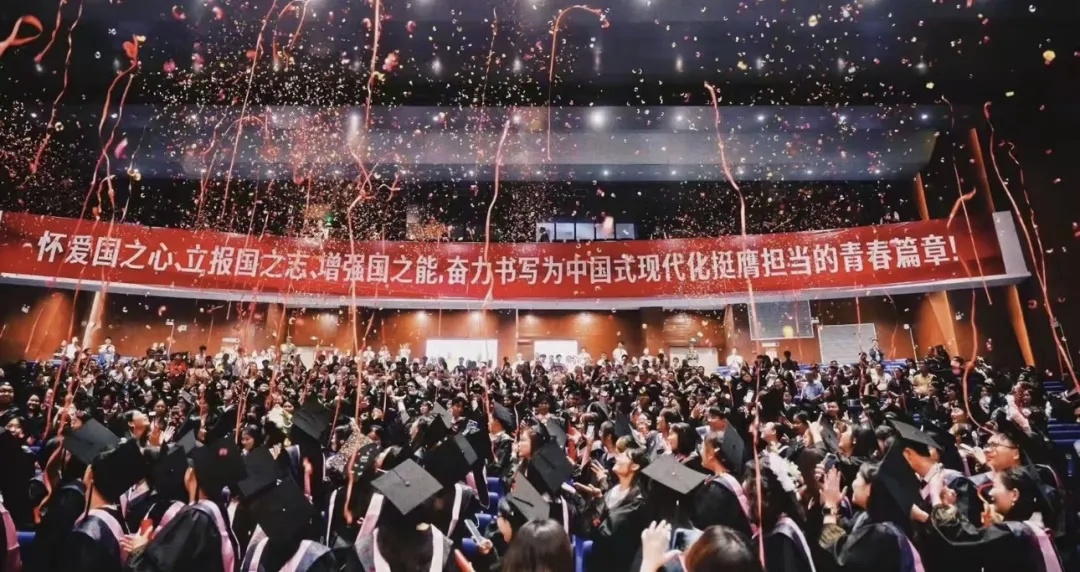 “奶奶的麦穗终于丰收了！”这届毕业季，笑着笑着就哭了……