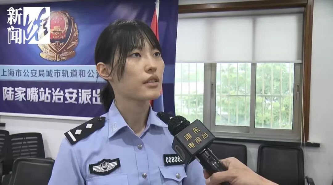 不对劲！上海爷叔坐地铁全程双手插兜，手机竟离奇消失…破案了