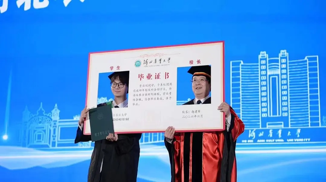 “奶奶的麦穗终于丰收了！”这届毕业季，笑着笑着就哭了……