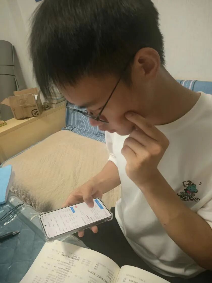 好样的！贵州独腿少年高考663分