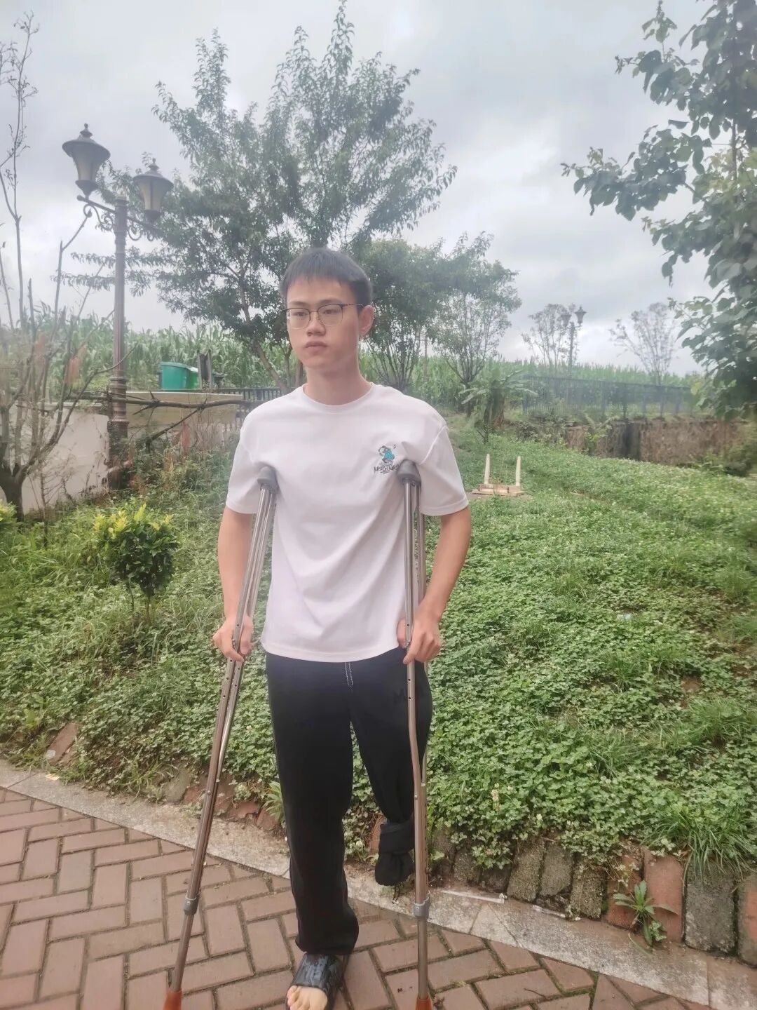 好样的！贵州独腿少年高考663分