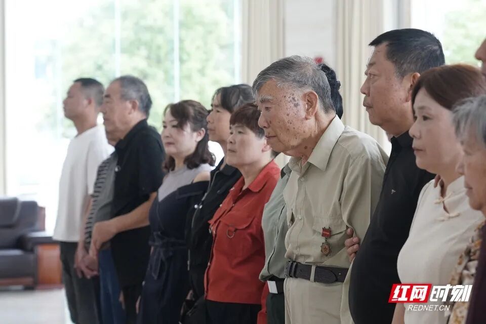 时隔70多年，93岁的妻子与20岁的丈夫终于“相见”