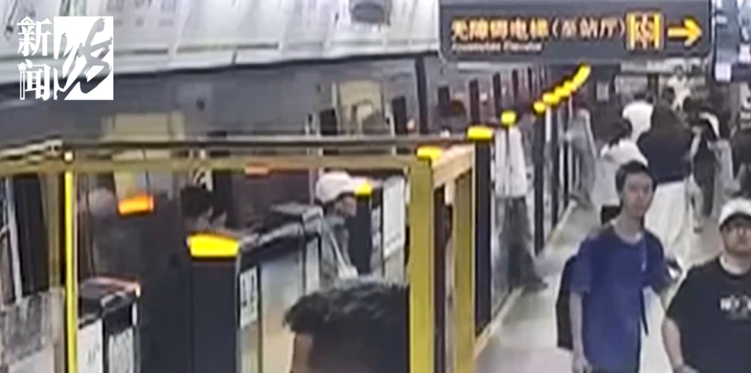 不对劲！上海爷叔坐地铁全程双手插兜，手机竟离奇消失…破案了