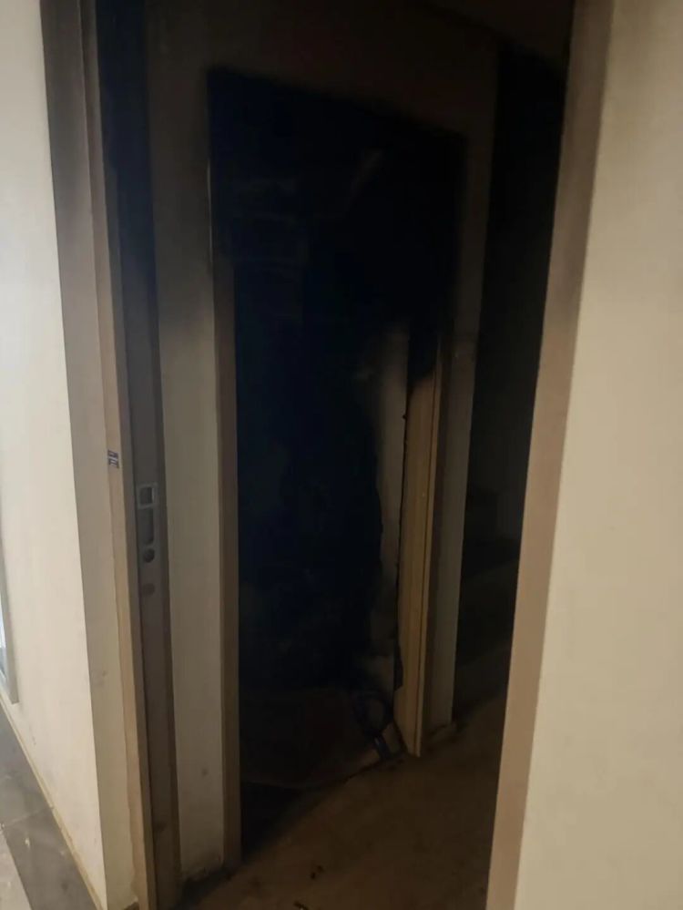 快递小哥3次冲进火场施救，晕倒送医！女友：看着他冲进去，根本拉不住