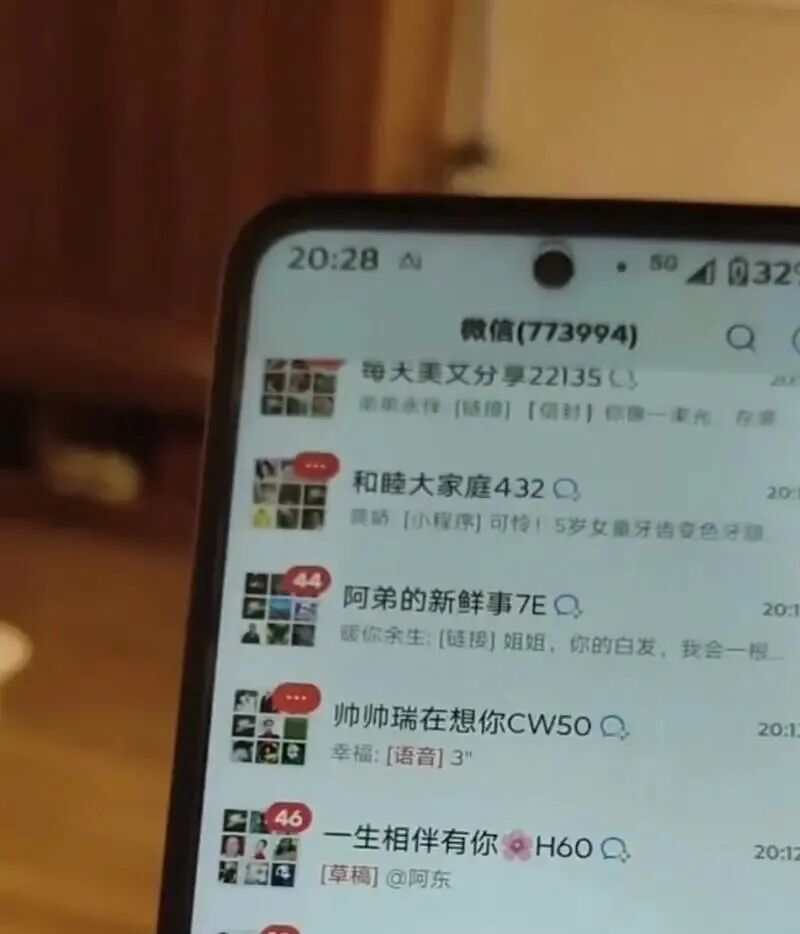 奶奶微信上有77万条未读消息，孙女崩溃称“根本删不完”