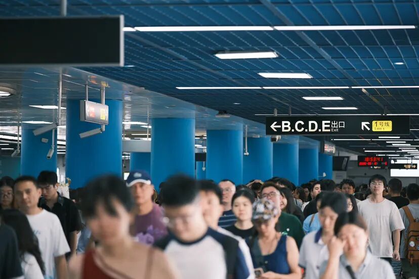 广州地铁将进入“暑运模式”，高峰日客流超1100万人次