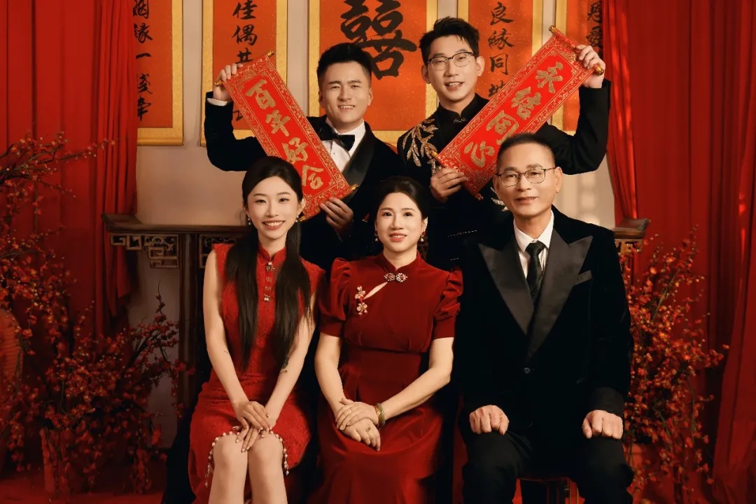 妈妈参加婚礼，突然发现新娘是自己……网友：幸福感溢出屏幕