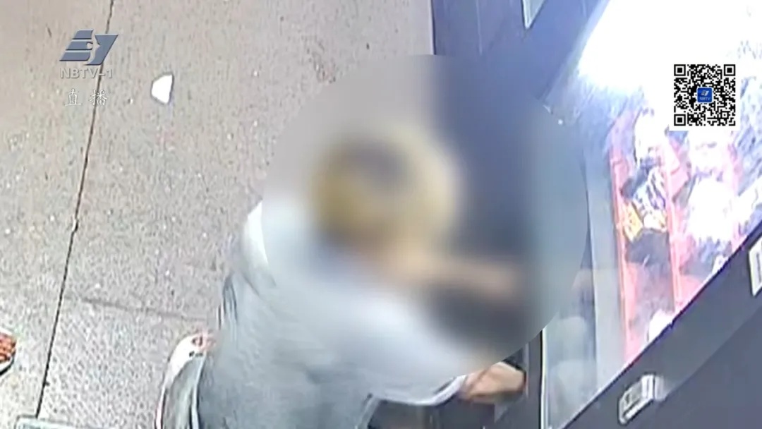 浙江5名男子在自助售货机上配合默契地盗取物品 老板对账后立即报警