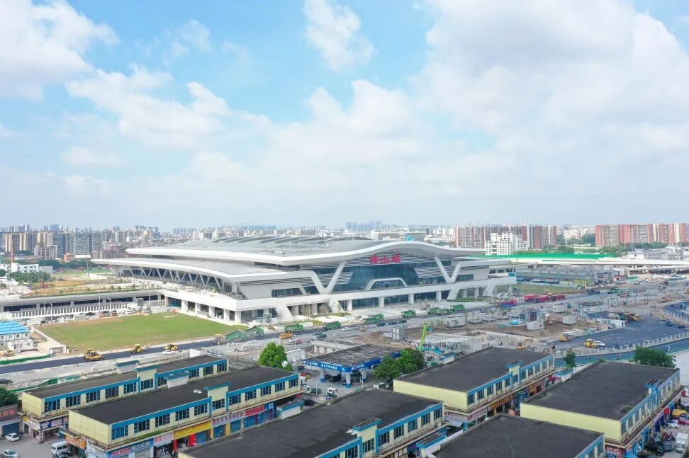 位于佛山市中心，这座新高铁站，即将开通运营