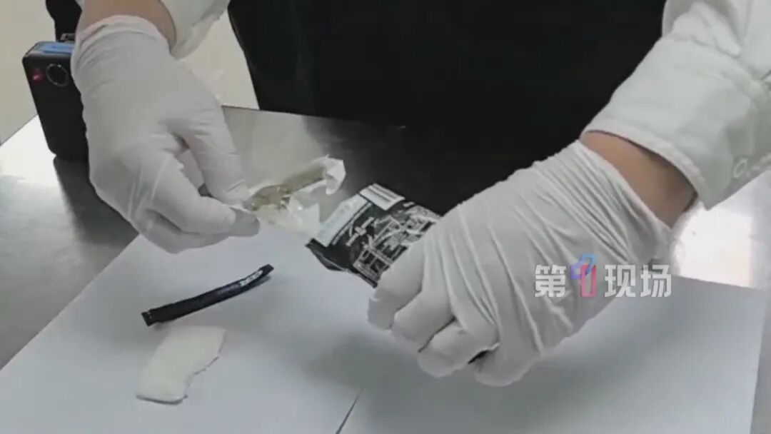 脚底异响伴有异味！海关一眼识破：这是大麻