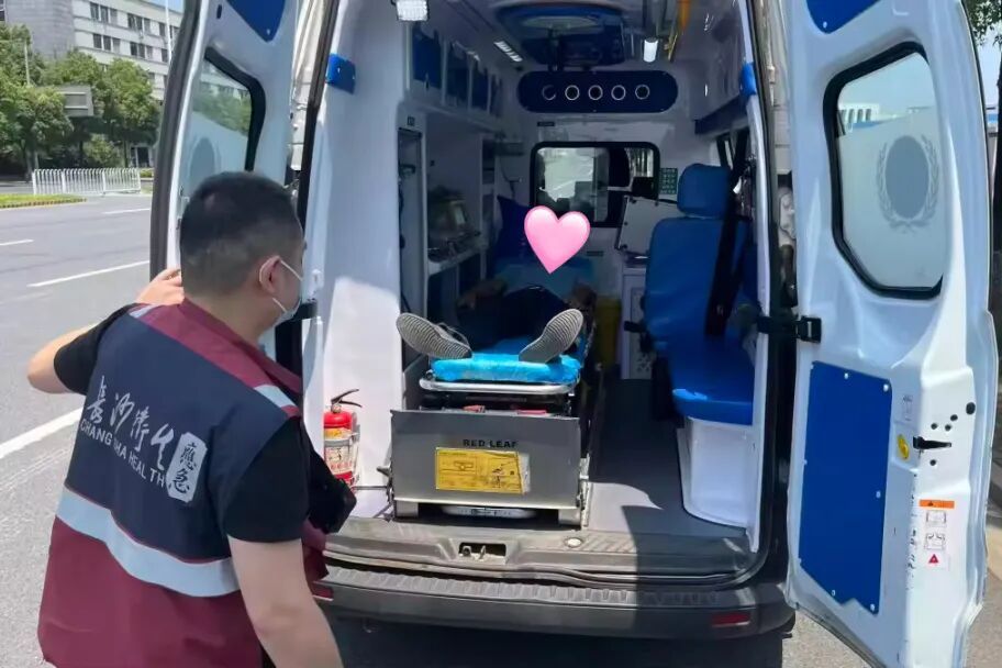 只因在车流中多看了一眼，这位所长突然掉头……