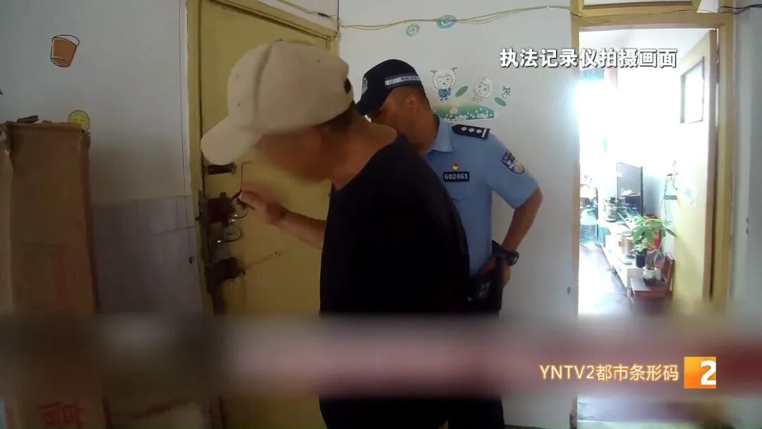 “喂，110吗？我的床上到处都有小白虫！”有人报警请求民警上门……