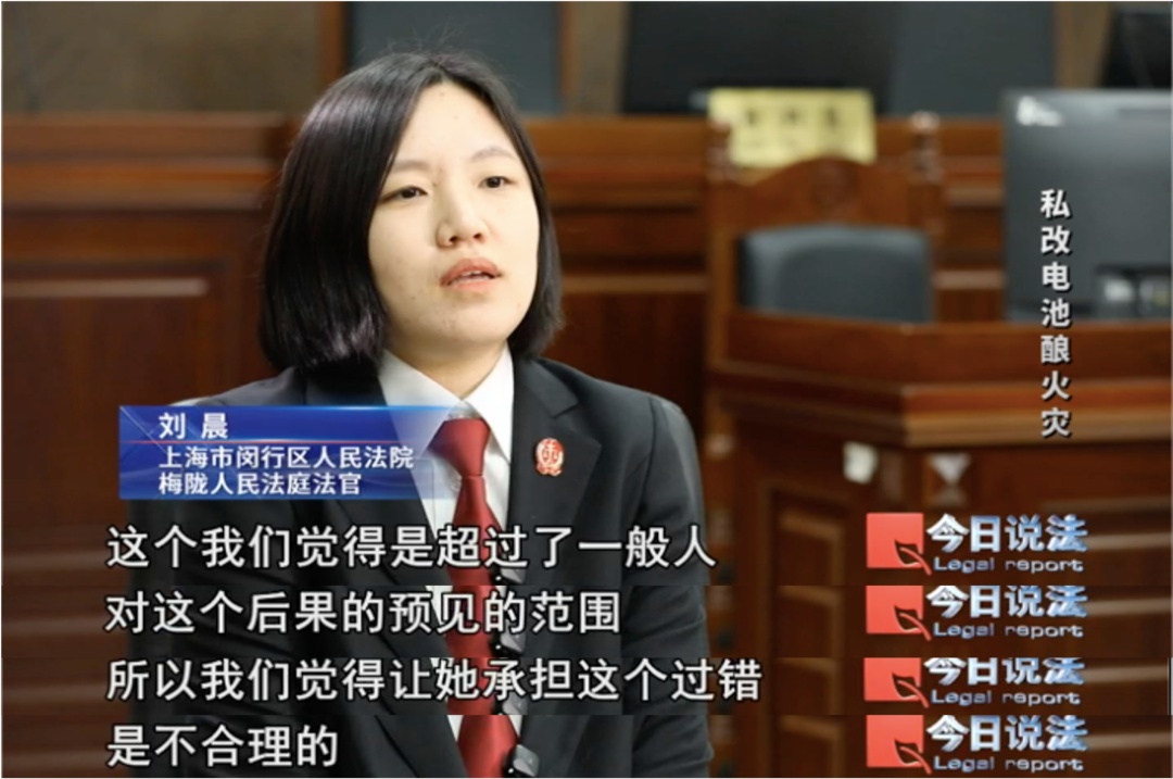 赔偿近30万！外卖骑手私自改装电动车电池充电时引发火灾，致12辆车受损……