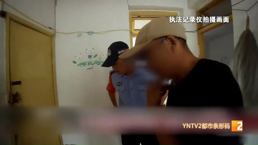 “喂，110吗？我的床上到处都有小白虫！”有人报警请求民警上门……