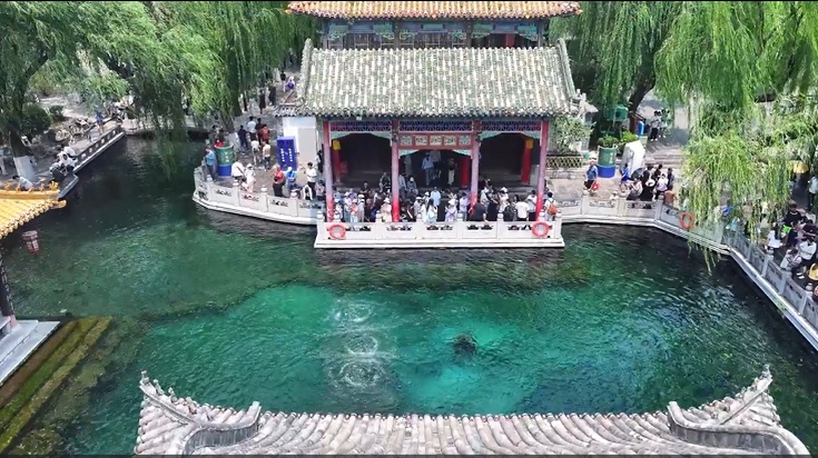 山东济南：趵突泉水位较去年同期上涨1.2米 “趵突腾空”迎八方来客