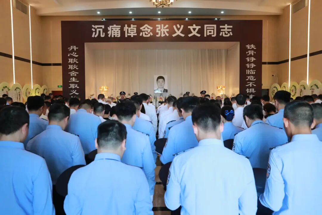 痛别！成都民警张义文处警时被刺，忍痛击落歹徒尖刀后不幸牺牲，年仅48岁