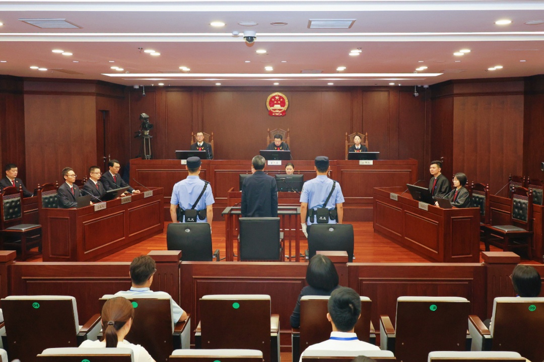 使国家和人民利益遭受特别重大损失！刘满仓，一审被判无期