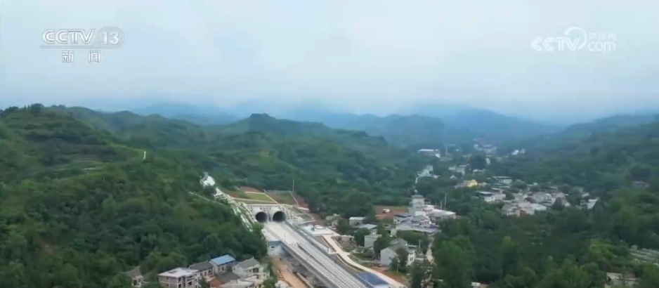 “硬核科技+重大工程”齐发力汇聚澎湃动能 中国经济释放积极信号