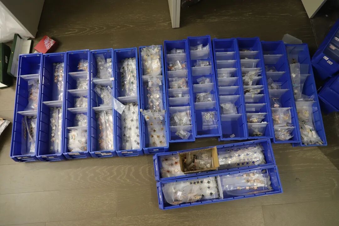 “不要动！手机放下！”网红直播时被警察带走