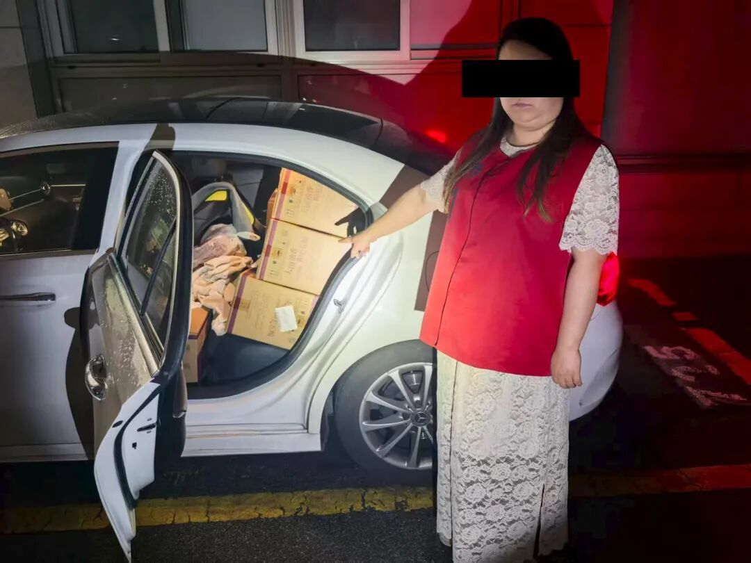 上海一对夫妻狂收15箱茅台五粮液，快递小哥当场起疑，结果立了大功！