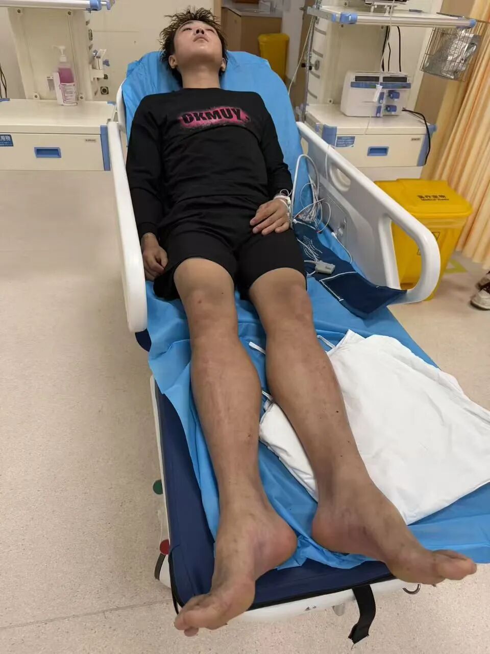 3次冲进火场，杭州快递小哥晕倒送医！女友哭红了眼：根本拦不住