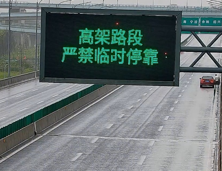 “世界杯是好看！”男子熬夜看球喝酒，醉断片儿后无证驾车睡在半路！