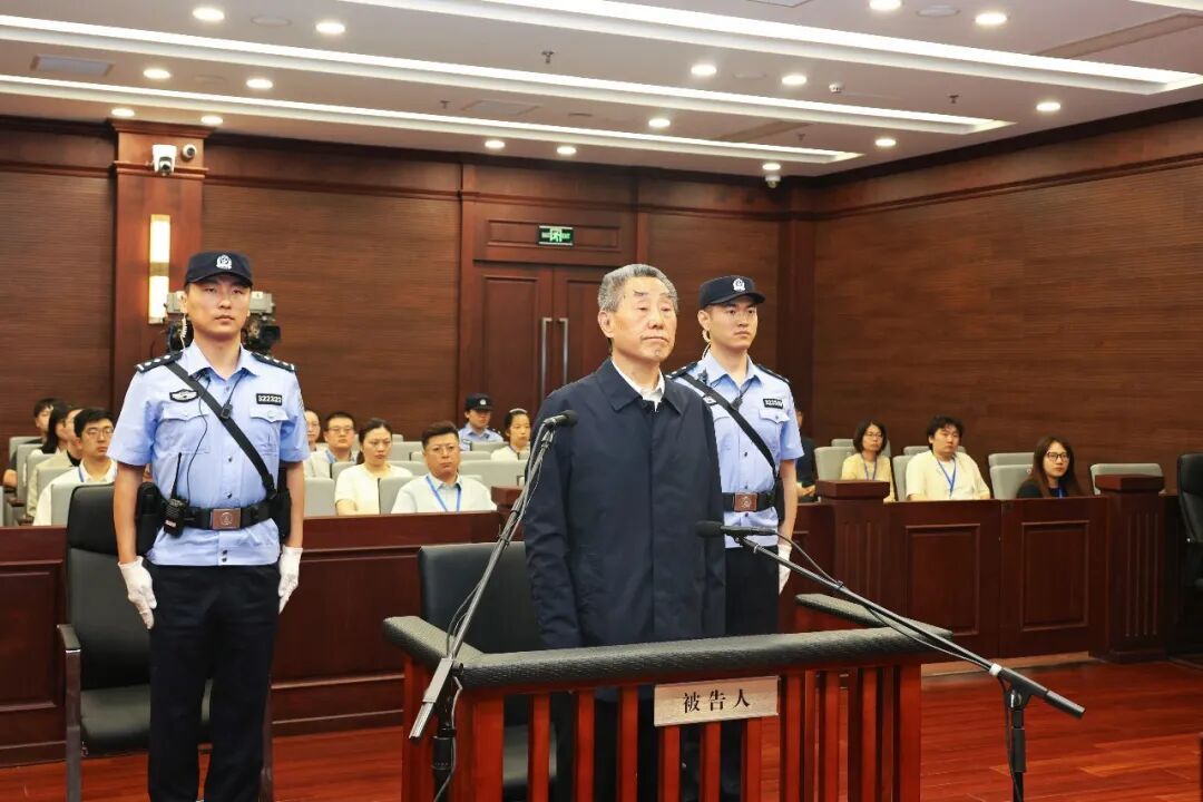 使国家和人民利益遭受特别重大损失！刘满仓，一审被判无期