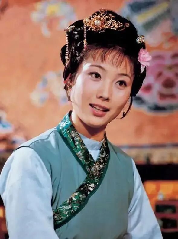 87版《红楼梦》女演员因病去世，薛蟠与薛宝钗扮演者撰文悼念
