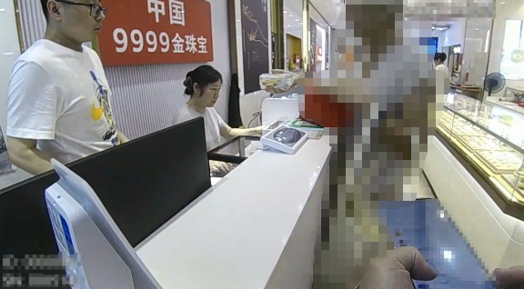 杭州女子刚买下900克黄金，没想到民警先找上了门...