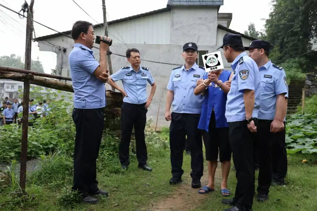 因口角之争全家五口被残忍杀害，凶手隐姓埋名潜逃31年终落网，已被刑拘！