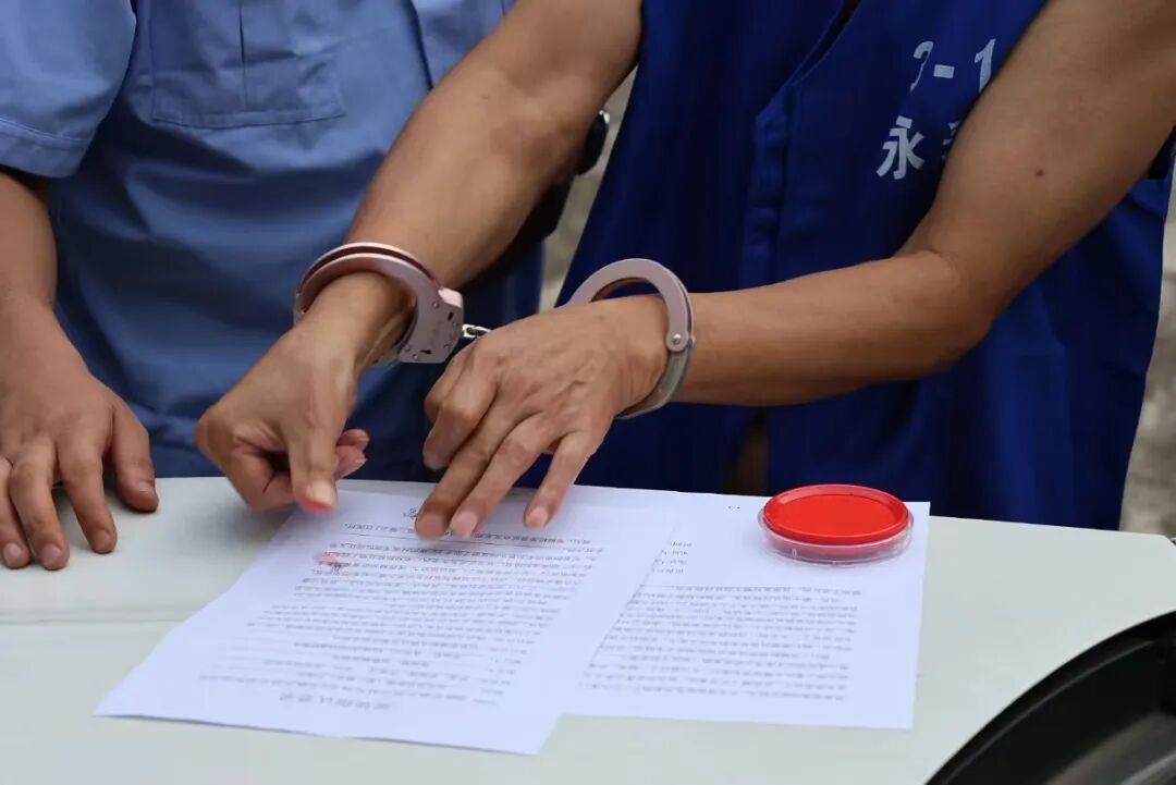 湖南郴州一男子因口角之争残忍杀害一家五口，隐姓埋名潜逃31年在广西落网，已被刑拘