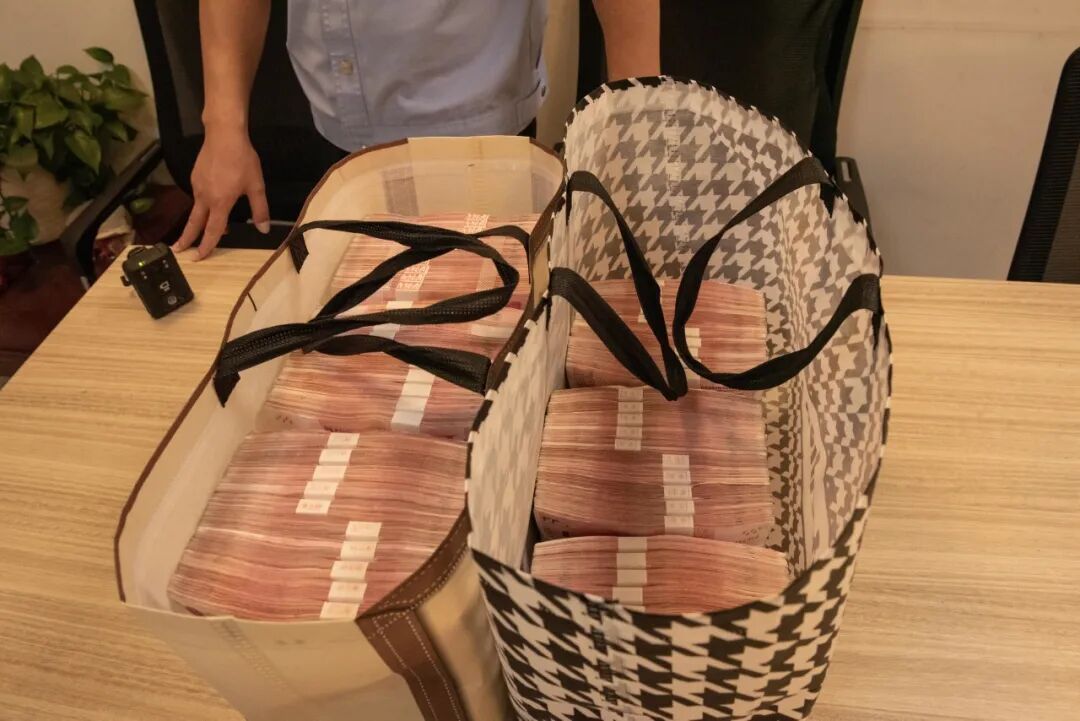男子伪装“优质男友”诈骗女友，套现150万失联，警方：男子已被刑拘