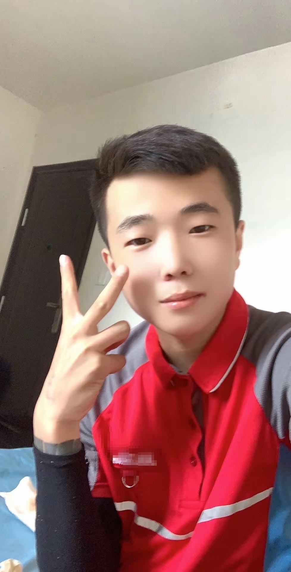 3次冲进火场，杭州快递小哥晕倒送医！女友哭红了眼：根本拦不住