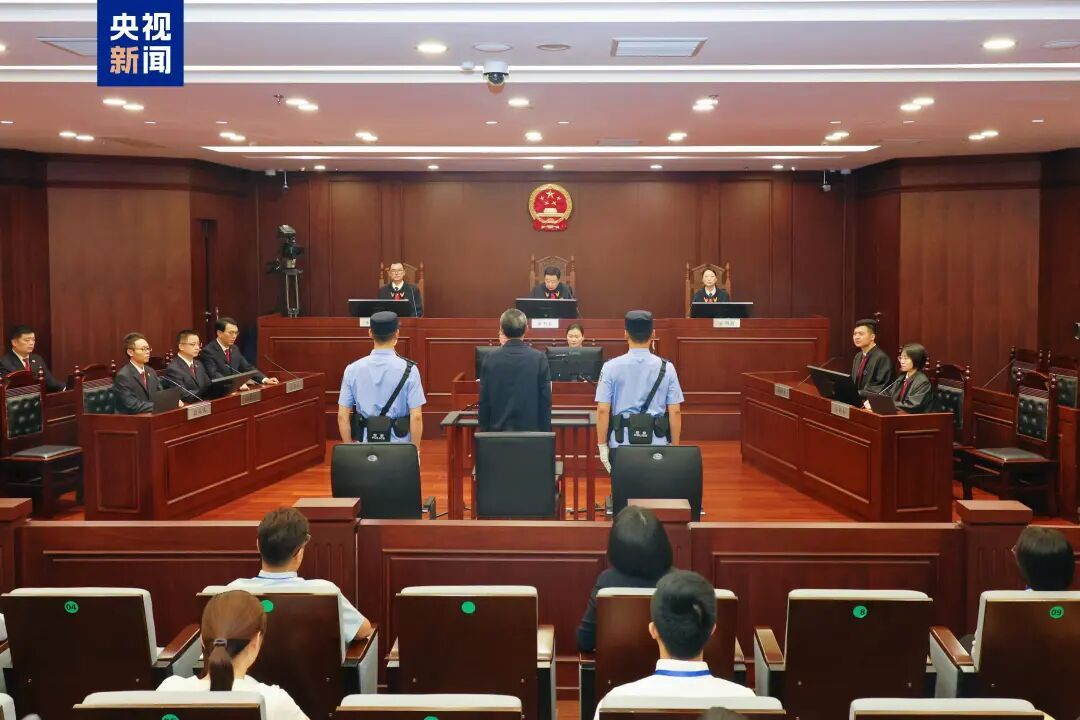 河南省人大常委会原党组副书记刘满仓一审被判无期徒刑