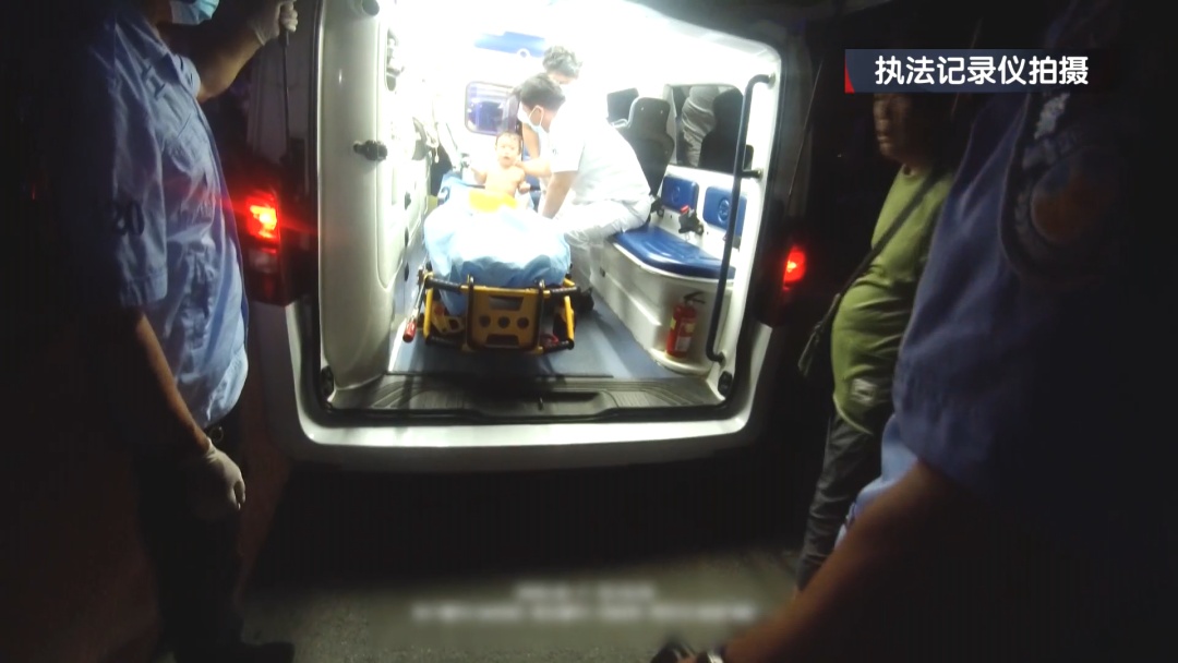北京突发:一岁幼童呛药窒息 丰台民警现场急救 北京突发:一岁幼童呛药窒息 丰台民警现场急救