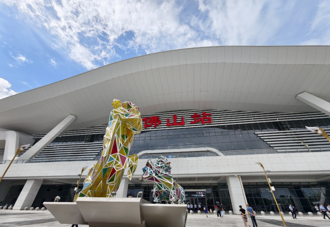 广湛高铁佛山站来了!佛山站至广州最快仅需18分钟,记者现场直击→ 广湛高铁佛山站来了!佛山站至广州最快仅需18分钟,记者现场直击→
