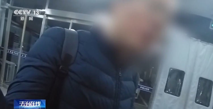 法治在线丨被当事人误解仍坚持劝阻 反诈民警说要对得起警服 法治在线丨被当事人误解仍坚持劝阻 反诈民警说要对得起警服