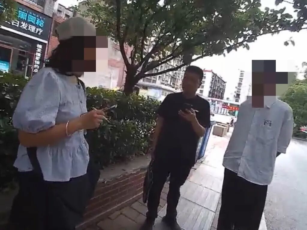 市民王某非要把几十万的黄金寄给陌生人！结果……嫌疑人已被依法控制