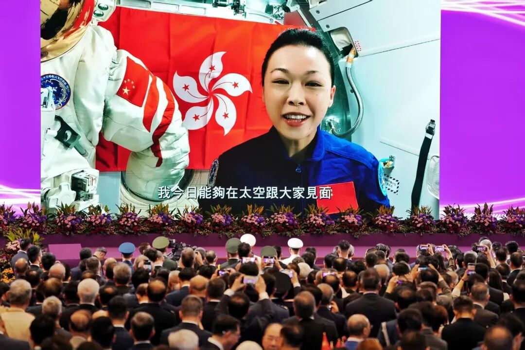 香港回归29周年,首位来自香港的航天员黎家盈在太空送祝福 香港回归29周年,首位来自香港的航天员黎家盈在太空送祝福