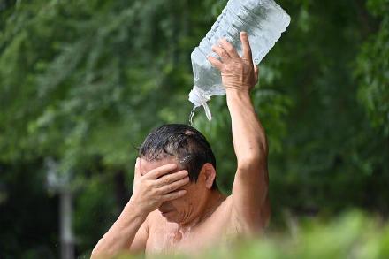北京市发布高温黄色预警 连续三天最高气温达35℃以上 北京市发布高温黄色预警 连续三天最高气温达35℃以上