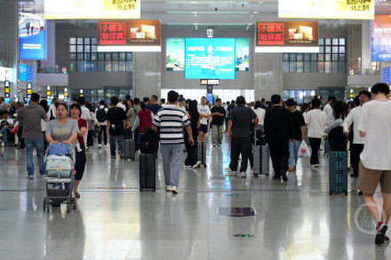 暑运期间重庆火车站预计发送旅客1580万人次 暑运期间重庆火车站预计发送旅客1580万人次