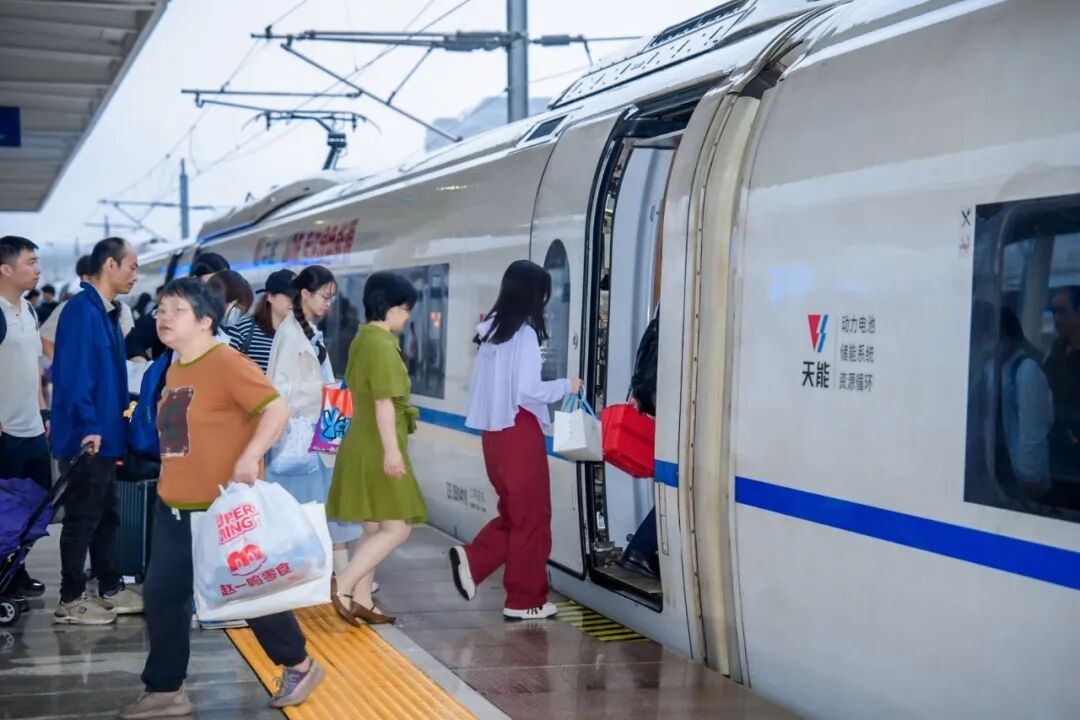 杭州南今起直达北京、广州，正式集齐“北上广深”！“再也不用去杭州东站转车了”