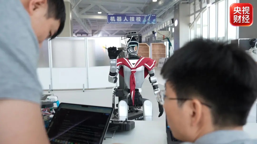 国内首个!机器人学校,开学了 国内首个!机器人学校,开学了